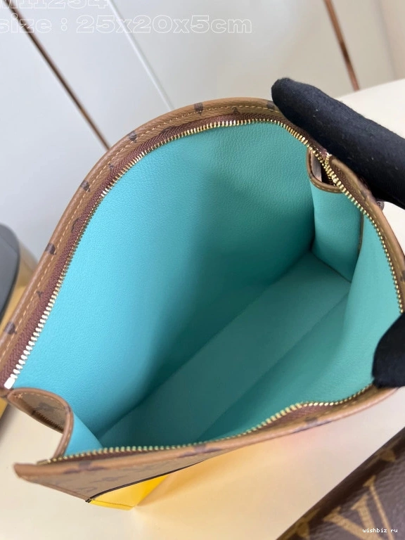WIS Pouch-25*20*5.5cm LOUIS Toilet VUITTON Trio 0811